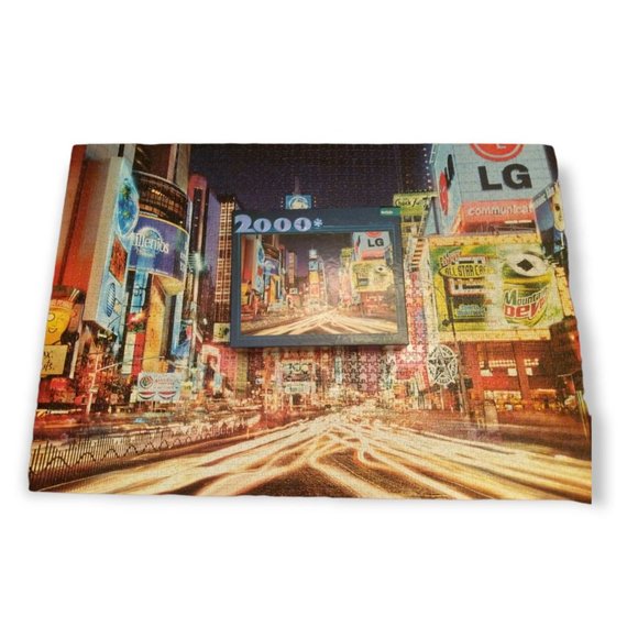 Buffalo Games Times Square New York NY 2000 Piece Jigsaw Puzzle Complete - Picture 3 of 9